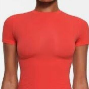 SKIMS poppy Fits everybody Tshirt